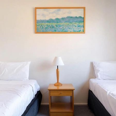 Lamplighter Motel Oakleigh Bagian luar foto